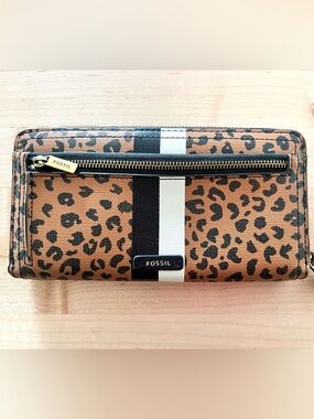 Fossil Logan Tan Leopard Print Zip Around RFID Wallet